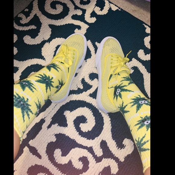 Vans Shoes - Pretty yellow platform vans 🌼 Vans Shoes - Pretty yellow platform vans 🌼